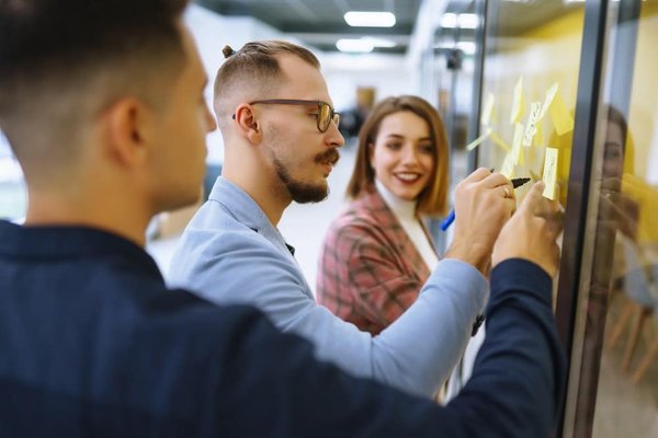 Comment développer une stratégie de contenu efficace pour un blog de technologie émergente ?
